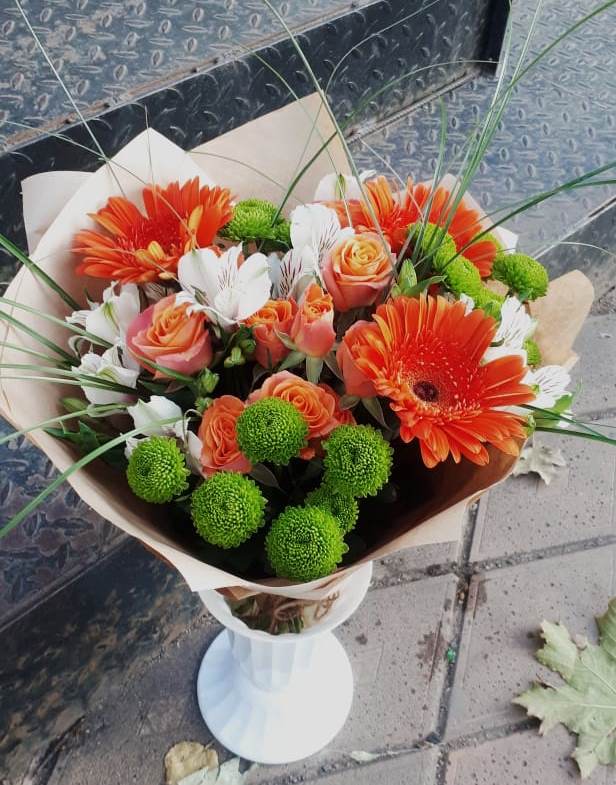 Букет цветов из: Герберы, Хризантемы, Альстромерии и Розы в Николаевске
