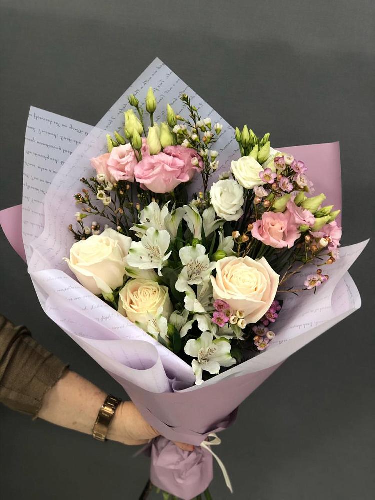 Букет цветов из: Альстромерии, Розы и Лизиантусы в Николаевске