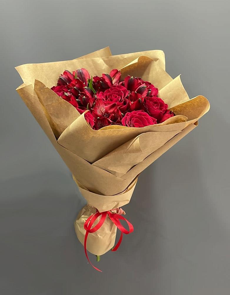 Букет цветов из: Альстромерии и Розы в Николаевске