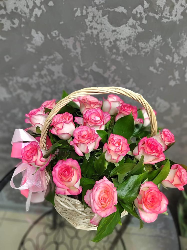 Цветочная композиция из Розы в корзине в Николаевске