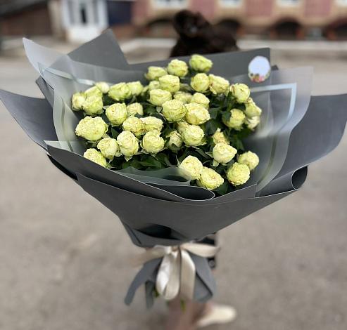 Букет Белые кустовые розы Солинеро в Николаевске