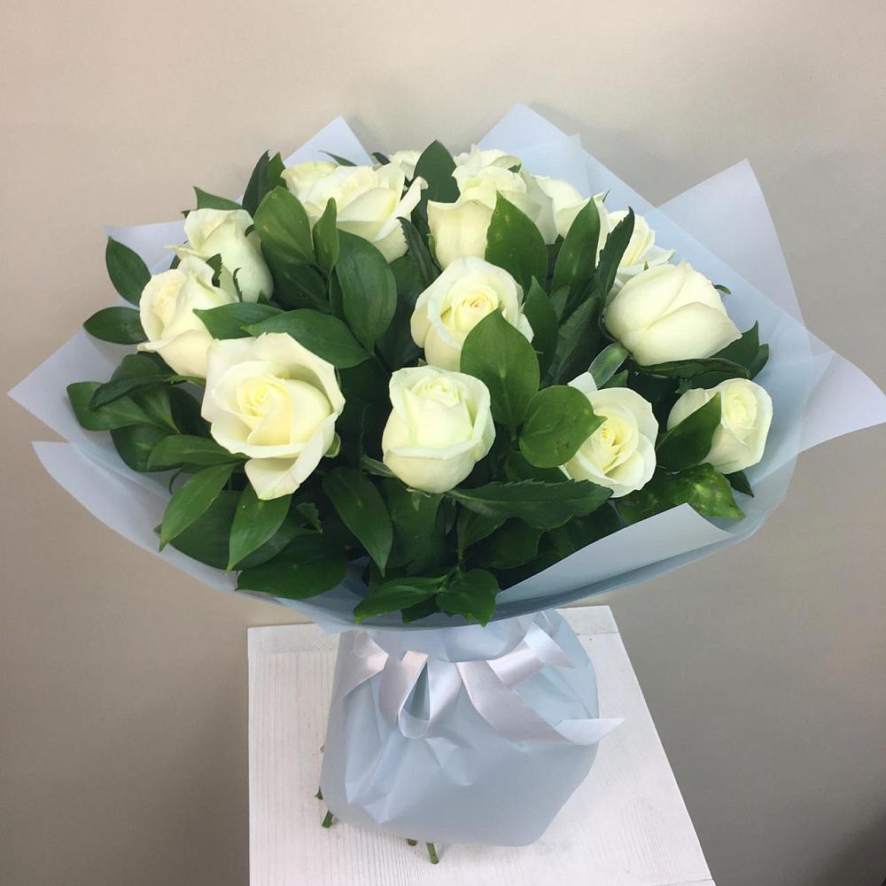 Букет 15 Белых роз Проуд в Николаевске