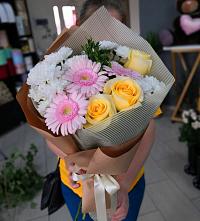 Букет цветов из:  Герберы, Розы и Хризантемы в Николаевске
