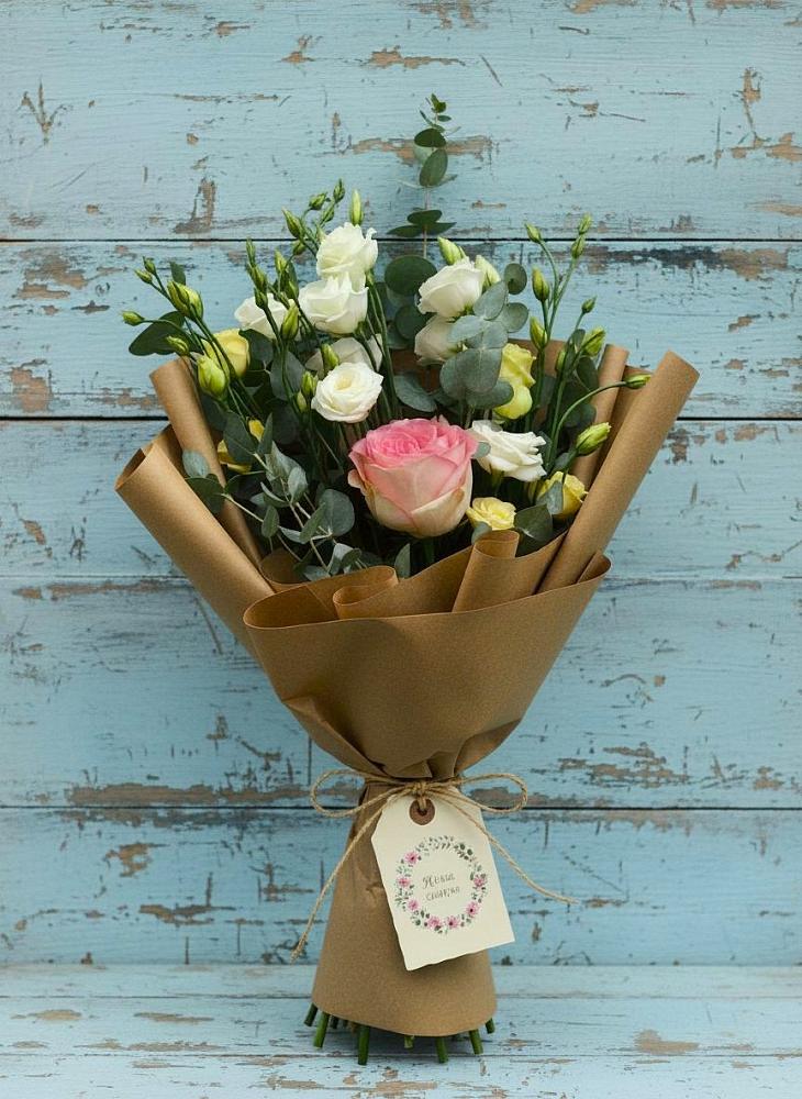 Букет цветов из: Розы и Лизиантусы в Николаевске