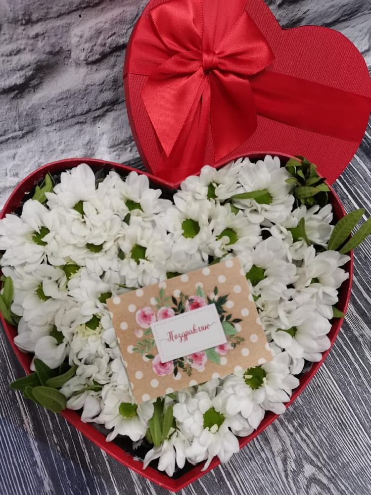Цветочная композиция из Хризантемы в виде сердца в Николаевске
