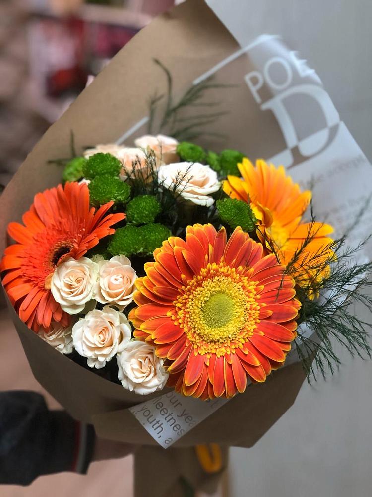 Букет цветов из: Герберы, Хризантемы и Розы в Николаевске