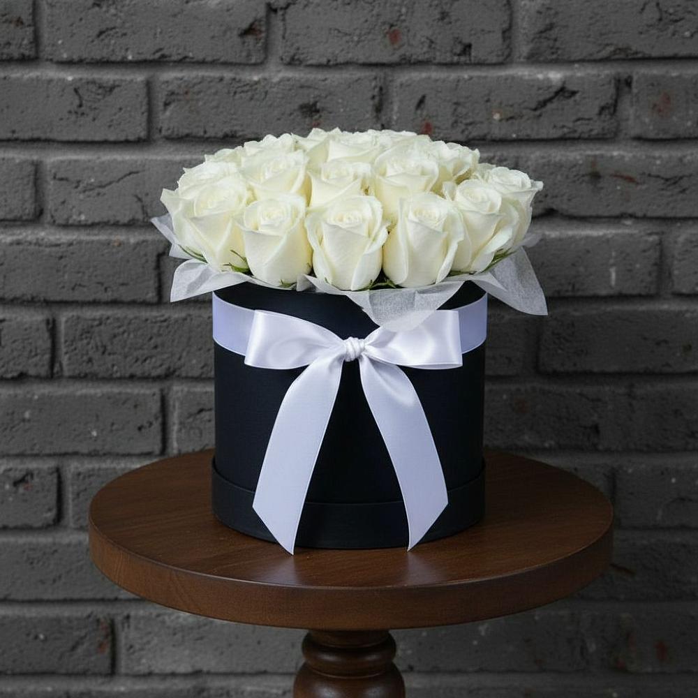 Цветочная композиция из Розы в шляпной коробке в Николаевске