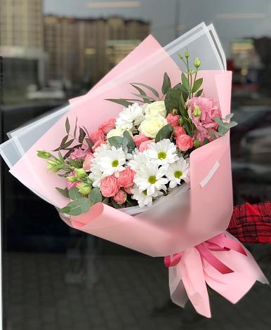 Букет цветов из: Розы, Лизиантусы и Хризантемы в Николаевске