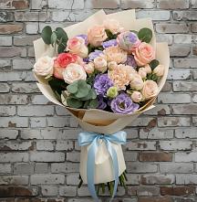 Букет цветов из:  Розы, Лизиантусы и Гвоздики в Николаевске