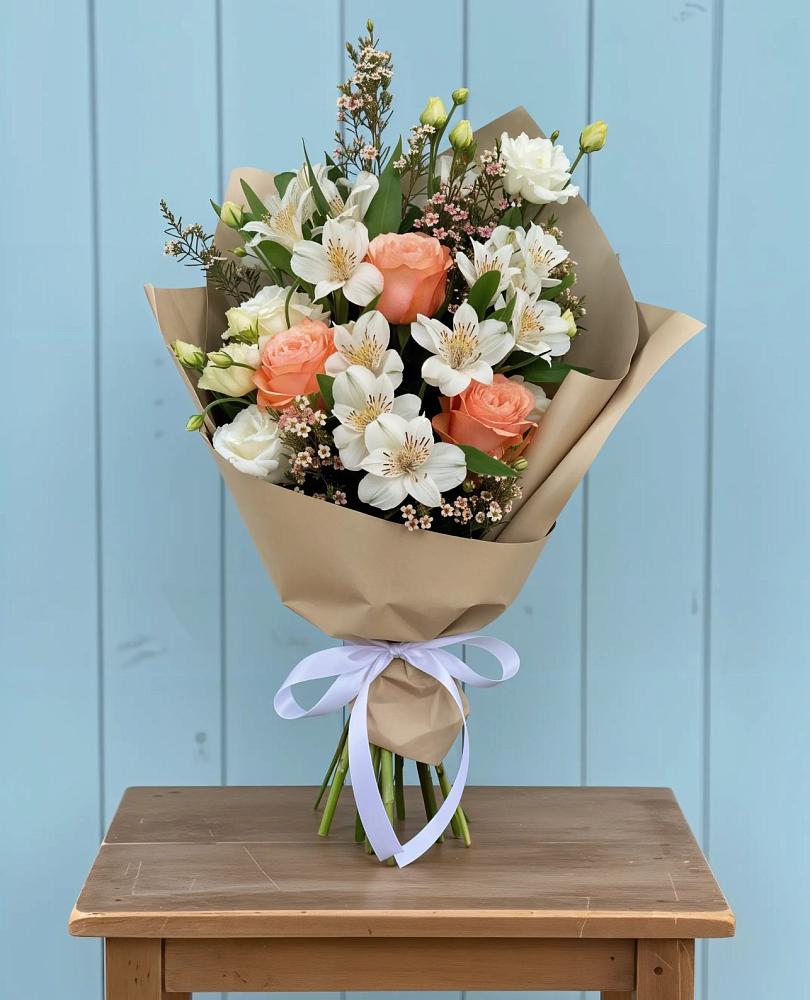 Букет цветов из: Альстромерии, Лизиантусы, Розы и Хризантемы в Николаевске