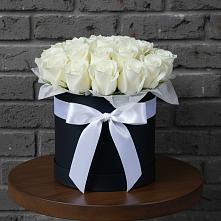 Цветочная композиция из Розы в шляпной коробке в Николаевске