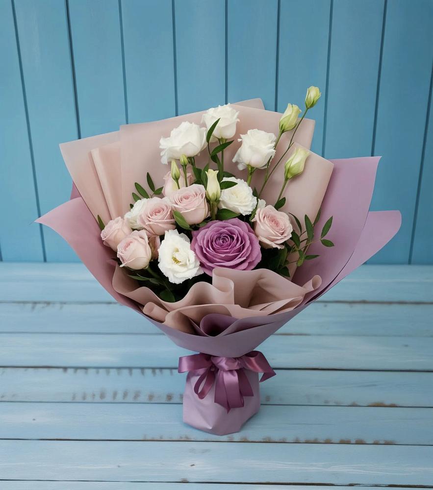 Букет цветов из: Розы и Лизиантусы в Николаевске